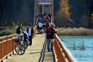 Balık tutuma keyfini &ouml;l&uuml;m kalım m&uuml;cadelesi bile bozamadı