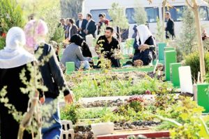 '&Ccedil;ığlık geliyor' diye mezarları a&ccedil;tırdılar