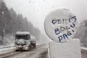 Bolu Dağı'nda kar yağışı