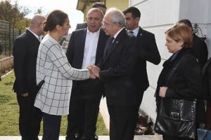 Kılı&ccedil;daroğlu'ndan Tahir El&ccedil;i'nin eşine taziye ziyareti