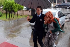 Sa&ccedil; tokasıyla kapı a&ccedil;an Bursalı kadın hırsız yakalandı