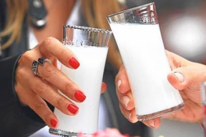 İzmir'de sahte rakıdan &ouml;lenlerin sayısı 9'a &ccedil;ıktı