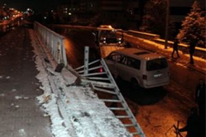 Kayseri'de minib&uuml;s k&ouml;pr&uuml;den u&ccedil;tu: 1 yaralı