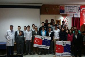 &Ouml;ğrenciler &uuml;&ccedil; &uuml;lkede "enerji tasarruflu yapılar"ı inceledi