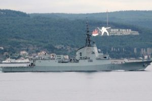 Boğaz'dan peş peşe 3 savaş gemisi ge&ccedil;ti!
