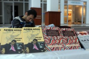 Okuma yazma bilmeden 4 kitap &ccedil;ıkardı!