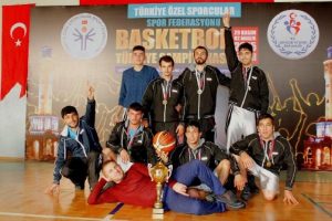 &Ouml;zel sporcuların kupa sevinci