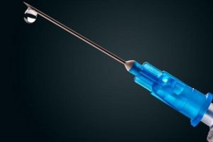 Y&uuml;zlerce kişiye HIV vir&uuml;s&uuml; bulaştıran sahte doktora 25 yıl