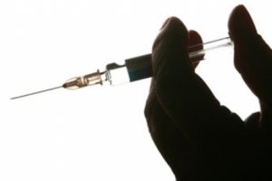 Y&uuml;zlerce kişiyi AIDS yapan sahte doktora 25 yıl hapis cezası!