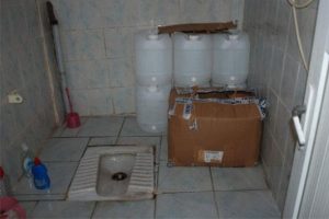 Tuvalette ka&ccedil;ak viski imal ettiler!
