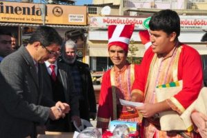 Engelli &ouml;ğrenciler har&ccedil;lıklarını Bayırbucak T&uuml;rkmenlerine bağışladı