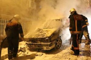 Beyoğlu'nda 6 ara&ccedil; birden kundaklandı