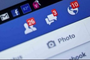 Facebook canlı yayın uygulamasını başlattı