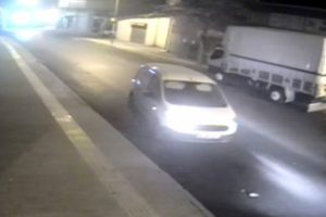 Beyaz minib&uuml;sl&uuml; hırsızlar esnafın kabusu oldu
