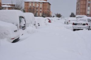 Doğu'da kar hayatı durma noktasına getirdi