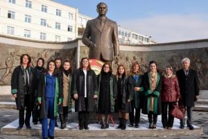 Kayseri'de kadın avukatlardan, 'kadın hakları' a&ccedil;ıklaması