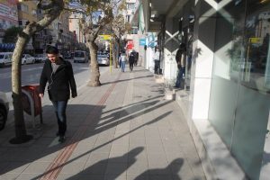 Bursa'da engelli yollarını işgal edenlere ceza yağdı