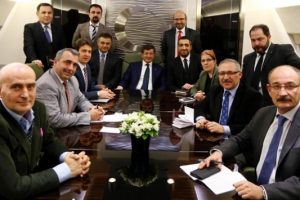 Başbakan u&ccedil;akta konuştu: Psikolojik boyutu artan bir kriz