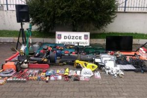 D&uuml;zce'de, işyerini soyan hırsızlık ş&uuml;phelisi yakalandı
