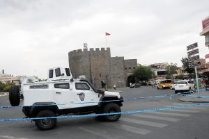 Diyarbakır'da sokağa &ccedil;ıkma yasağı