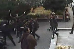 İstanbul &Uuml;niversitesi'ndeki sopalı kavga kamerada
