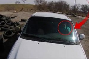 Otomobilin i&ccedil;inde fuhuş yapan &ccedil;ift İHA'ya yakalandı