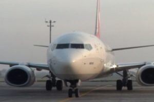 ''K&ouml;peğe &ccedil;arptık pisti terk ediyoruz''