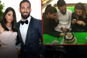 Arda Turan'dan kokore&ccedil;&ccedil;ide doğum g&uuml;n&uuml; s&uuml;rprizi