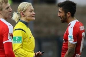 Almanya'da T&uuml;rk futbolcuya ma&ccedil; y&ouml;netme cezası