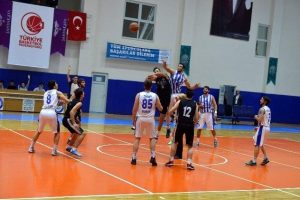 Nil&uuml;fer Belediyespor ilk galibiyetini farklı kazandı