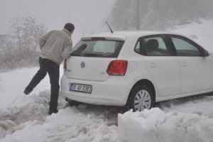 Doğu buz kesti! 425 k&ouml;ye ulaşım sağlanamıyor