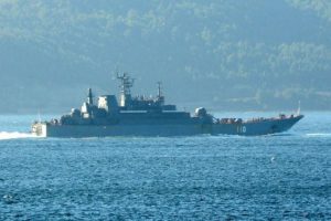"T&uuml;rkiye, boğazları Rus gemilerine kapatabilir"