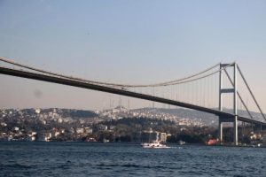 İki k&ouml;pr&uuml;de 10 dakika arayla iki intihar