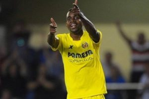 Eski Bursasporlu Bakambu Villareal'i u&ccedil;urdu