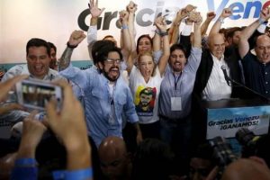 Venezuela se&ccedil;imlerini sağ koalisyon Demokratik Birlik Masası kazandı