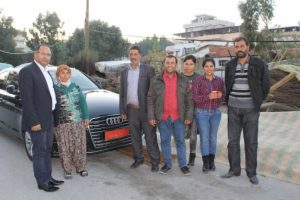 Kırmızı plakalı ara&ccedil;la hemşehrilerine gitti