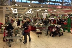 İsve&ccedil;'in dar gelirlilerine 'sosyal' gıda marketleri