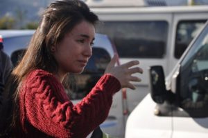 Valizi f&uuml;nyeyle patlatılan &uuml;niversiteli g&ouml;zyaşlarına boğuldu