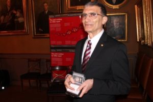 Aziz Sancar'a &uuml;yelik kartı verildi