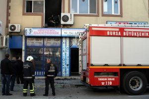 Bursa'da korkutan yangın! Elektronik eşya deposu k&uuml;l oldu!