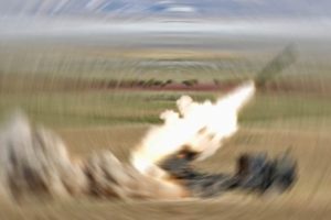 Azerbaycan ordusu Ermeni mevzilerini vurdu