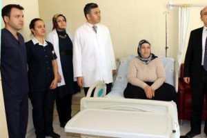 Mideleri k&uuml;&ccedil;&uuml;lt&uuml;len anne-kızı zayıfladı