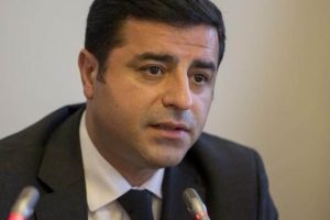 Demirtaş: K&uuml;rt sorunun &ccedil;&ouml;z&uuml;m&uuml;nden PKK'nın silahları bırakmasını anlıyor
