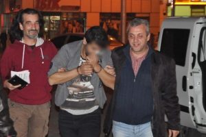 Sahte polisler, ger&ccedil;ek polislerden ka&ccedil;amadı
