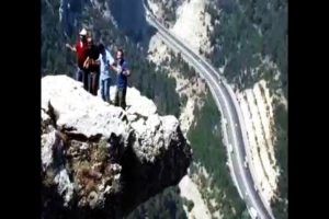 U&ccedil;urumun kenarında kelimenin tam anlamıyla '&ouml;l&uuml;mle dans'