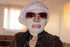 &Ccedil;ocukları i&ccedil;in hayata tutundu