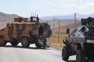 Valilik: 2 asker yaralandı, 1 ter&ouml;rist &ouml;ld&uuml;r&uuml;ld&uuml;