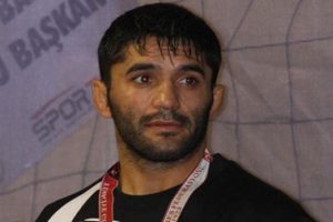 &Ccedil;ocuğunu icra memuru ile g&ouml;rebilen baba kampanya başlattı