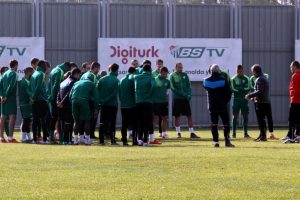 Bursaspor, Osmanlıspor hazırlıklarını s&uuml;rd&uuml;rd&uuml;