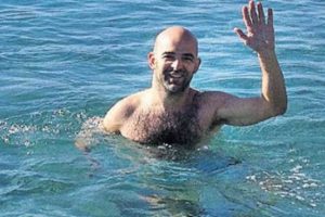 Murat Evgin'in Aralık'ta deniz keyfi...